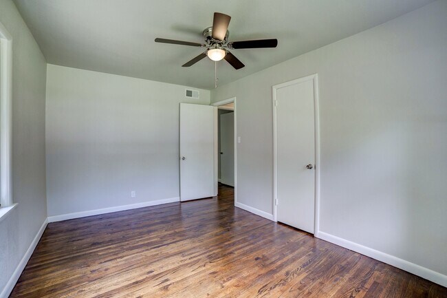 Building Photo - 1618 S Ash Pl