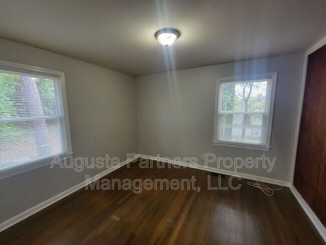 Building Photo - 2826 Thomas Ln