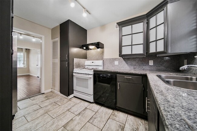 Building Photo - 4505 Larch Ln