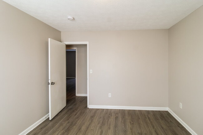 Building Photo - 8950 Western Pines Ct