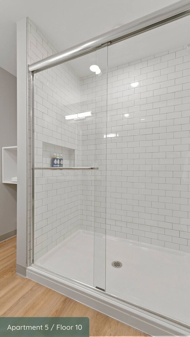 Building Photo - 853 W Blackhawk St