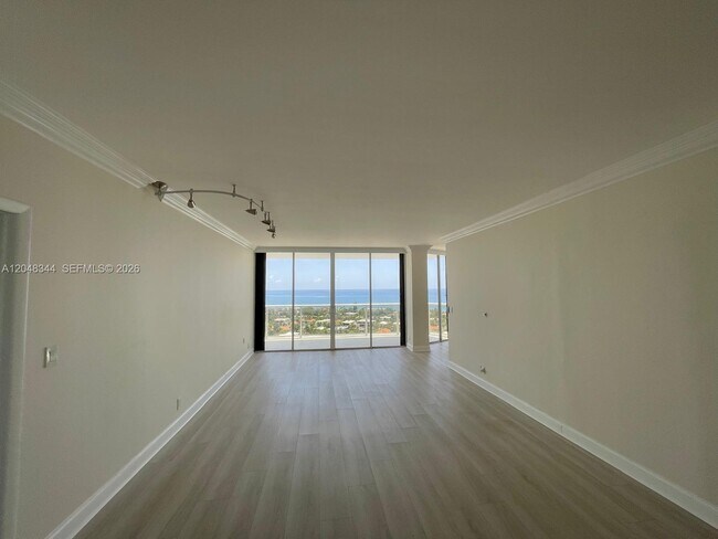 Building Photo - 20281 E Country Club Dr