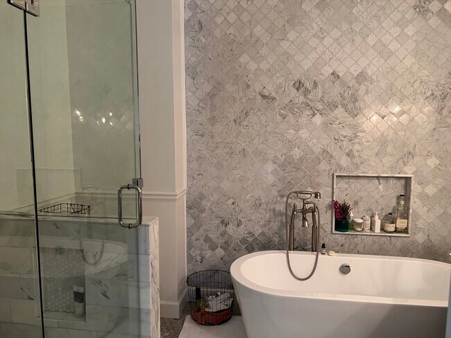 Building Photo - 1308 N Highland Ave NE