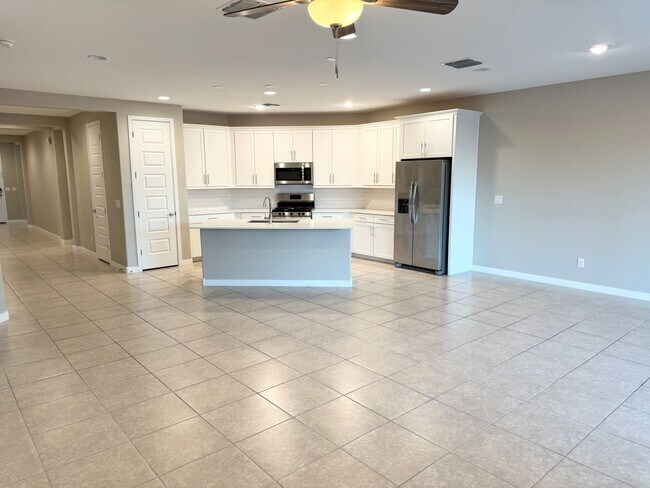 Building Photo - Beautiful Single Level Home Near Verrado!