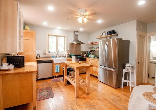 Building Photo - Gorgeous 19th Century Victorian showpiece