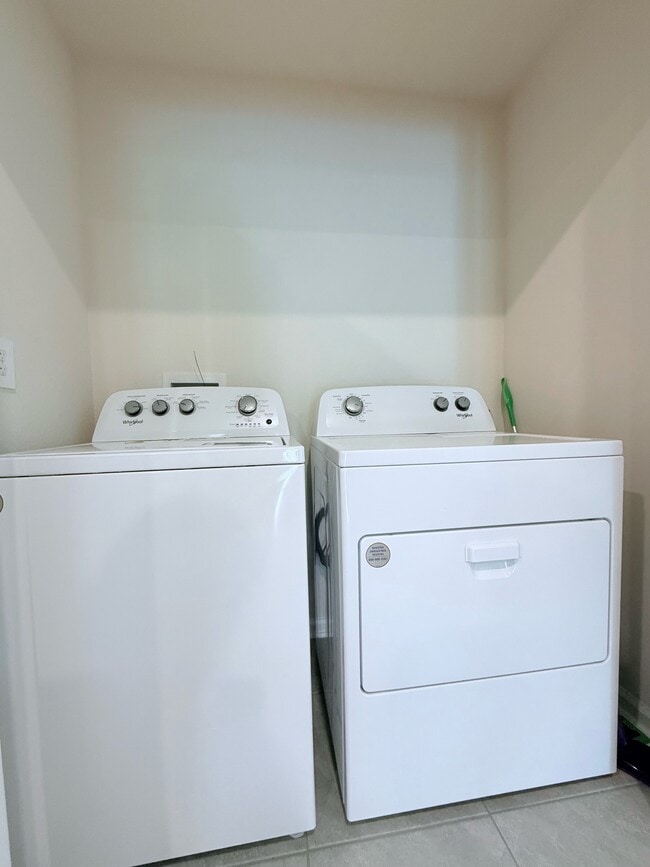 Building Photo - 48 Java Ln