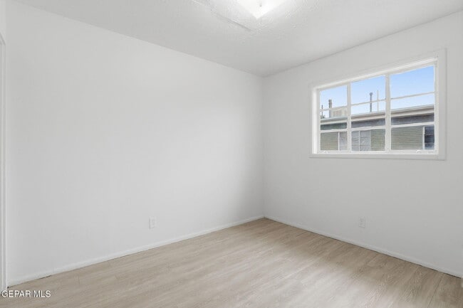 Building Photo - 3912 Kemp Ave