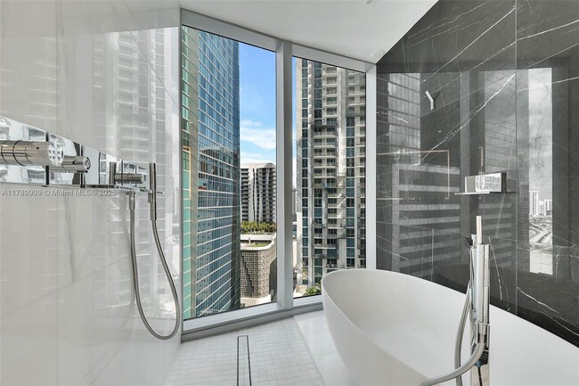 Building Photo - 300 Biscayne Blvd Way