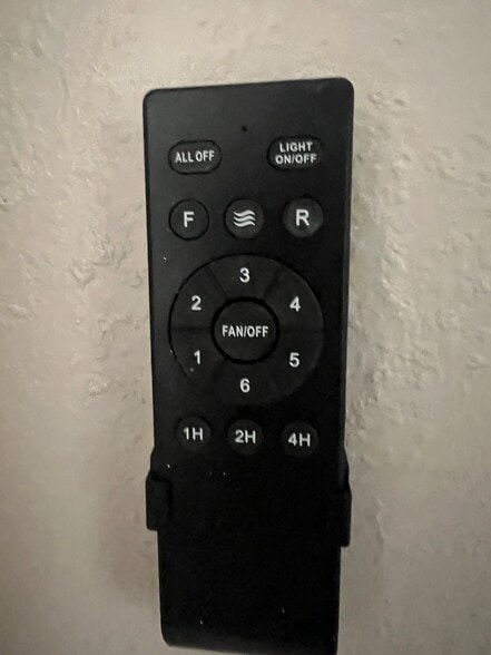 Building Photo - 606 W 4th Ave