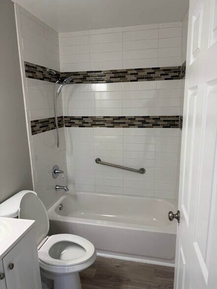 Building Photo - 3713 Village Trl