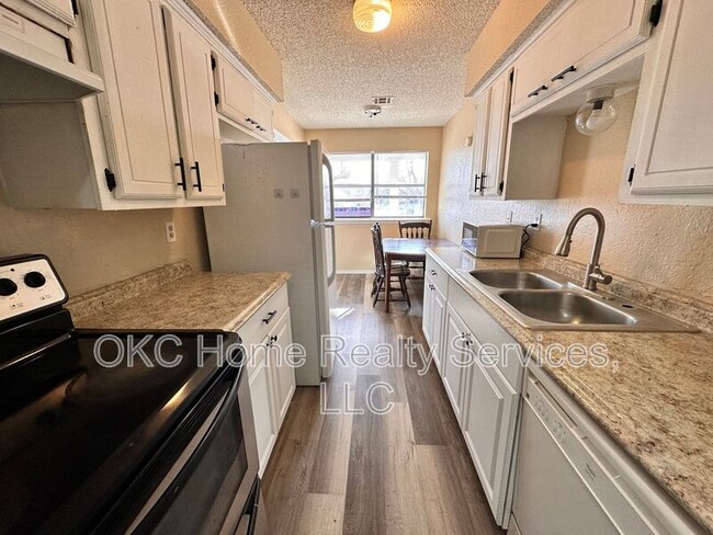 Building Photo - 109 SE 42nd St