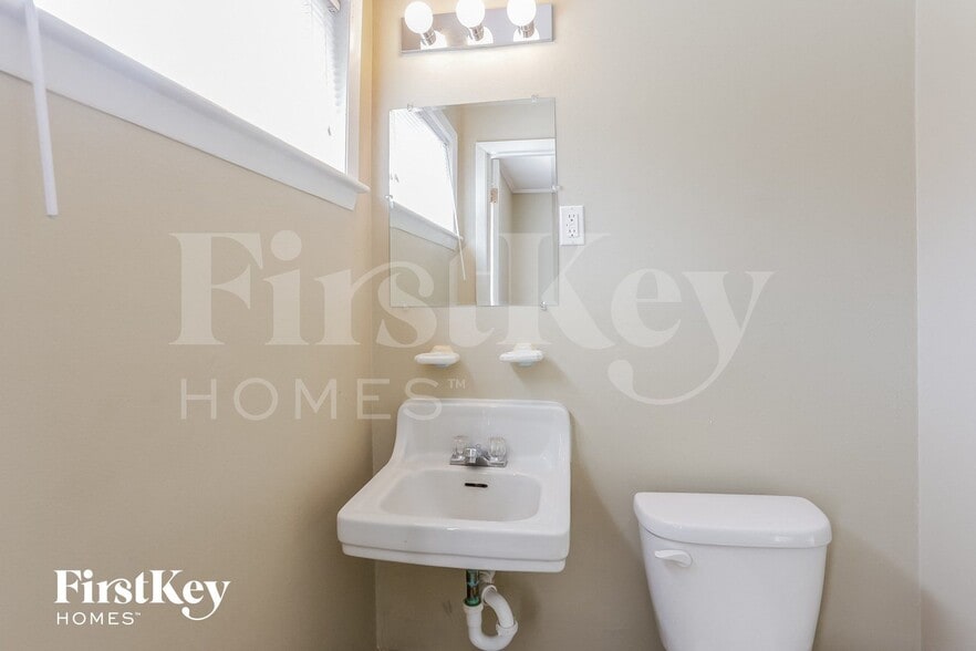 Building Photo - 5359 Blackwell St