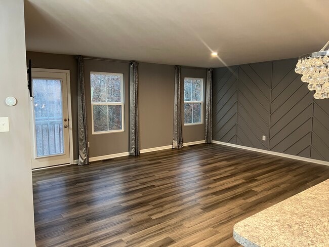 Building Photo - 208 Normandy Cres