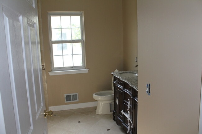 Building Photo - 85 Crenshaw Dr