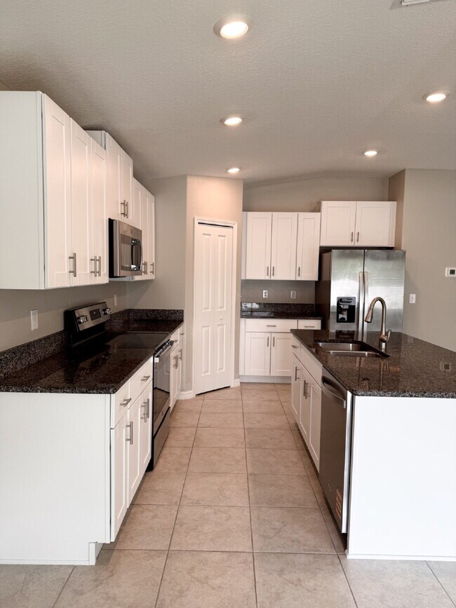 Building Photo - LIKE NEW 4-Bedroom, 2 Bath home in Triple ...