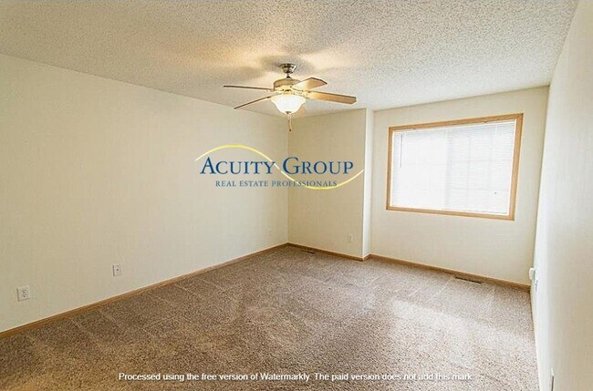 Building Photo - 3BR, 2 1/2 BA Townhome