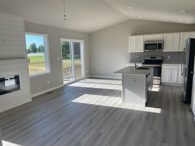 Building Photo - Luxury Newer Construction Home with Attach...