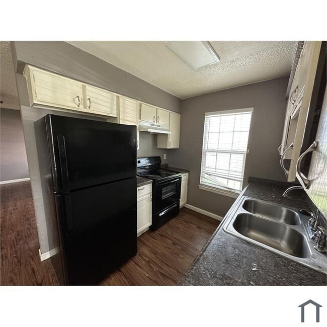 Building Photo - 3302 Vintage Hills Cove