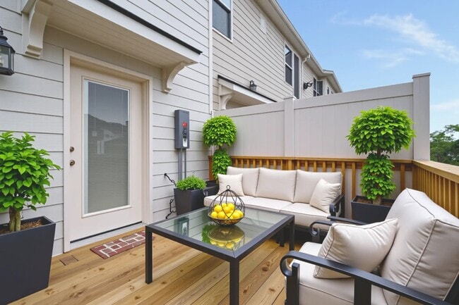 Building Photo - 5339 Bellflower Hls