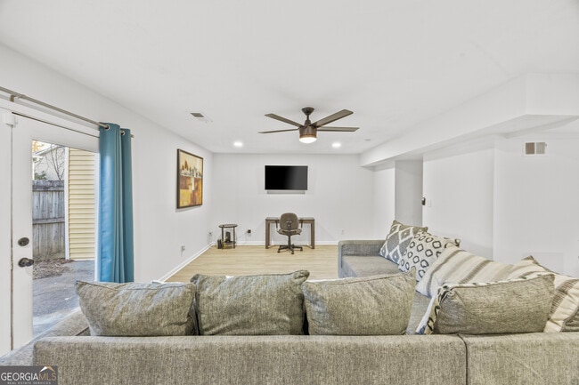 Building Photo - 2858 Spring Villa Ln