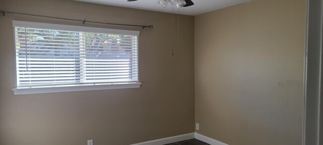 Building Photo - 11123 Hazelhurst Dr