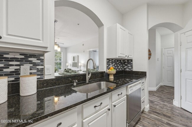 Building Photo - 7990 Baymeadows Rd E