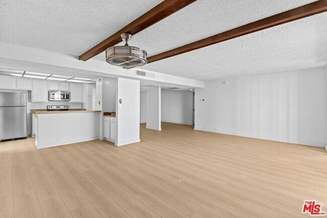 Building Photo - 10535 Wilshire Blvd