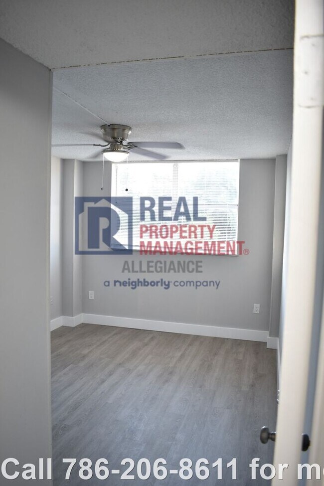 Building Photo - Modern Charm: Newly Renovated 2 Bed 2 Bath...