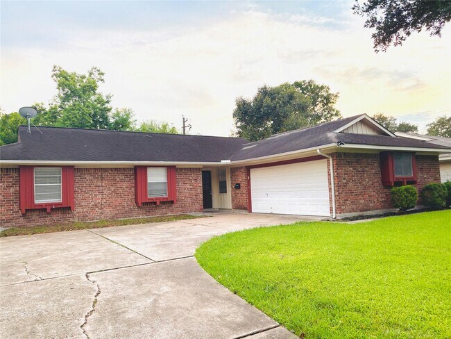 Primary Photo - 5711 Braesvalley Dr
