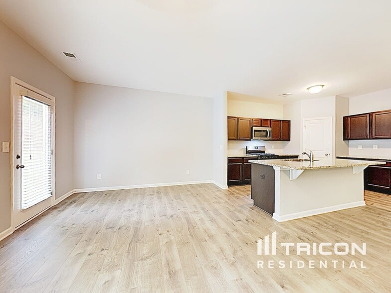 Building Photo - 3323 Lowland Dr