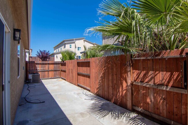 Building Photo - MOVE IN SPECIAL!!! $500 OFF FIRST MONTH'S ...