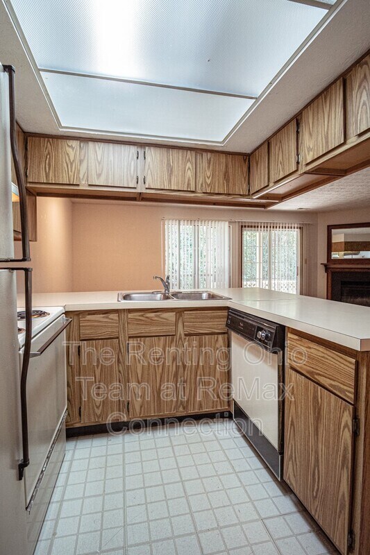 Building Photo - 6486 Reflections Dr