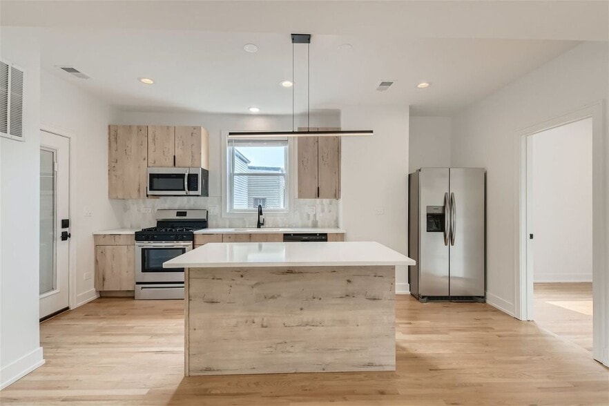 Building Photo - 2604 N Springfield Ave