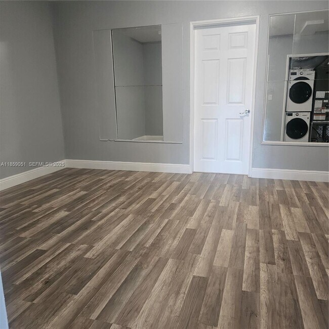 Building Photo - 3114 E Sunrise Blvd