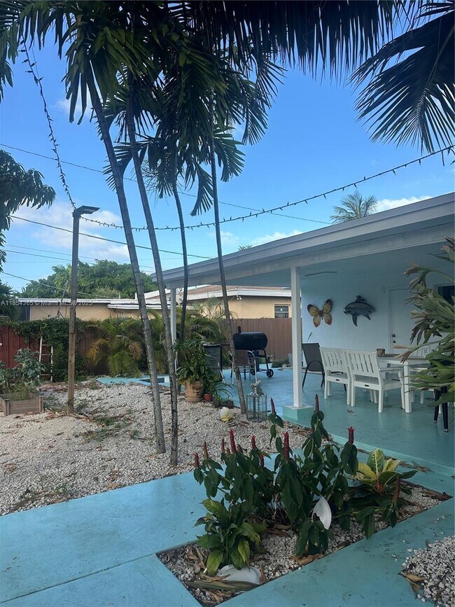 Building Photo - 16030 Miami Dr