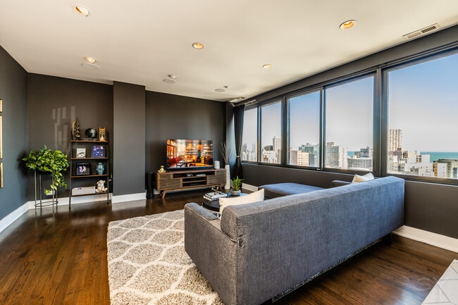 Building Photo - 2754 N Hampden Ct