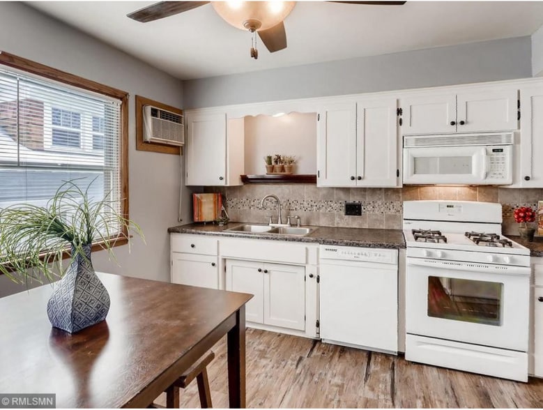 Building Photo - 136 7th Ave S