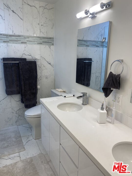 Building Photo - 121 S Hope St