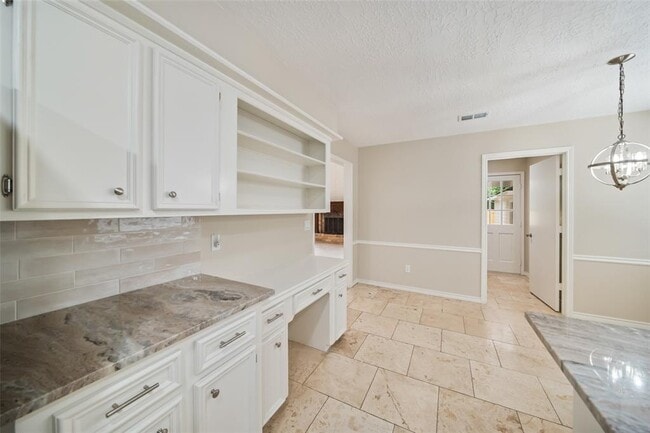 Building Photo - 135 Towering Pines Dr