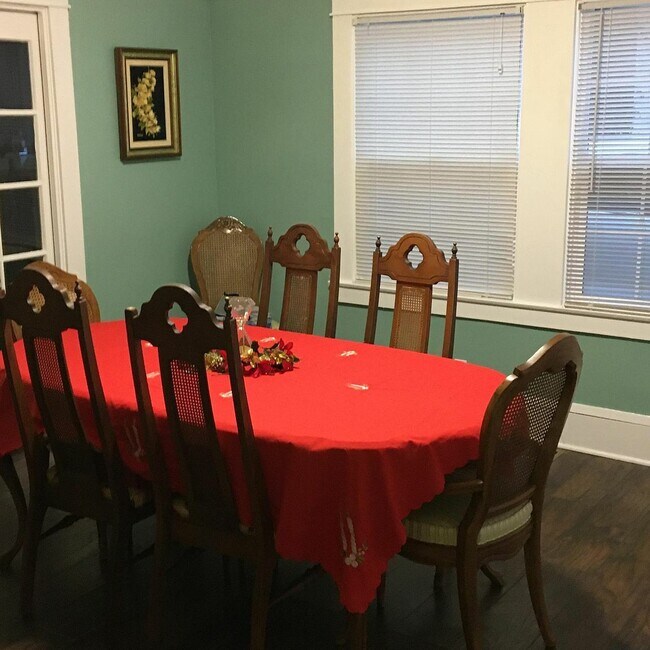 Building Photo - 314 De La Mare Ave