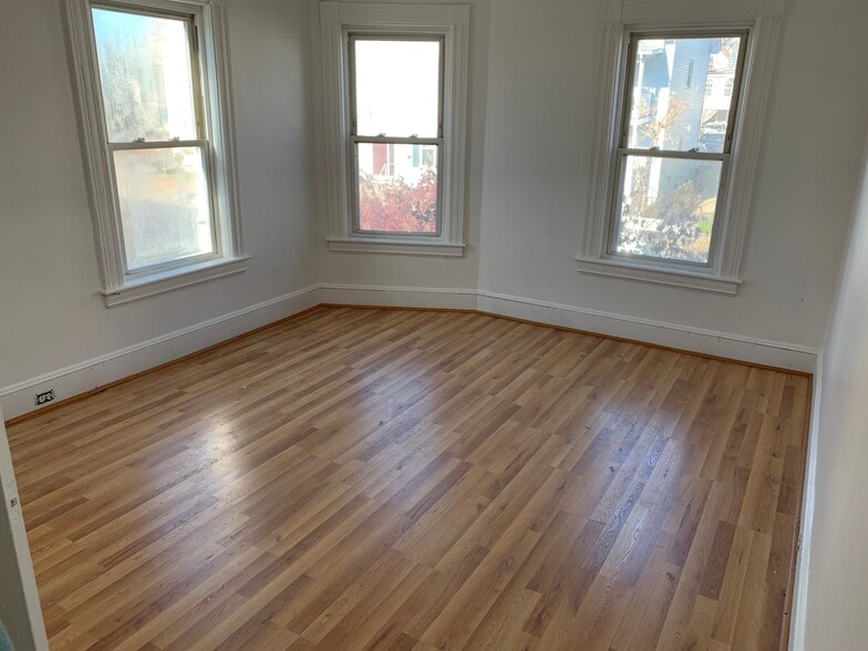 Building Photo - 363 Spruce St