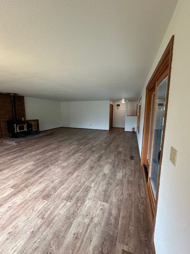 Building Photo - 23601 Labare Rd