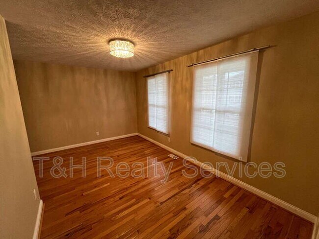 Building Photo - 2059 Ruckle St