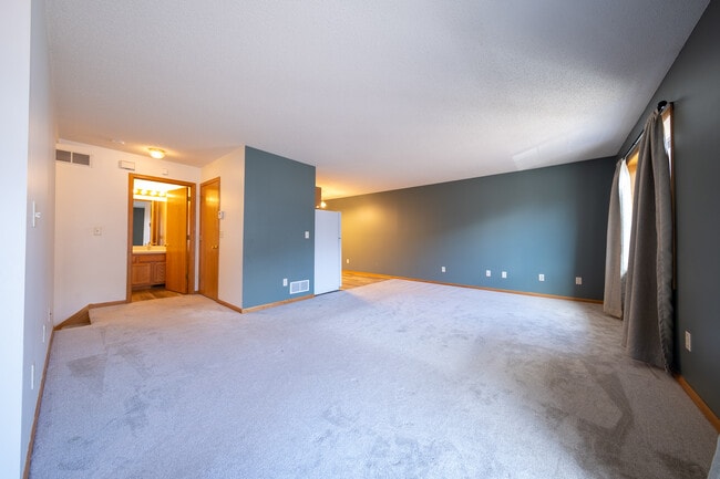 Building Photo - 1555 County Rd D E
