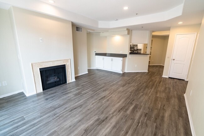 Interior Photo - 114 North Doheny Drive