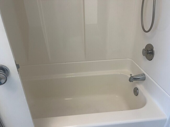 Building Photo - Annual 2BR/2BA Condo in Costa Brava on Venice Island