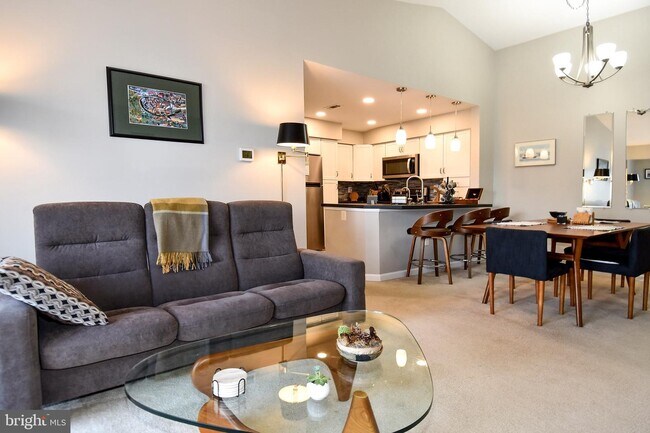 Building Photo - 6905 Victoria Dr