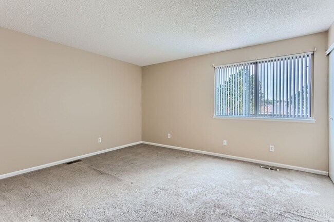 Building Photo - 5 bedroom Home in Cherry Creek School District! Great location- low maintenance yard! $500 off 1s...