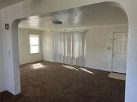 Building Photo - Don't wait on this 2 bedroom 1 bath house with yard service in North Hanford