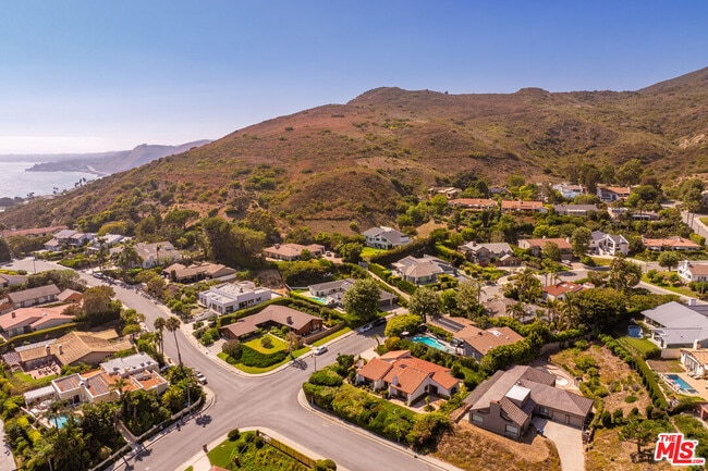 Building Photo - 3636 Malibu Country Dr